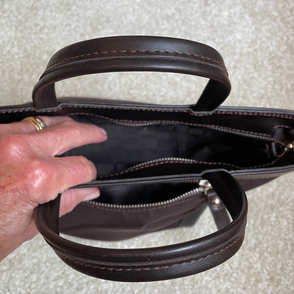 Beautiful Vintage Dark Brown Furla Handbag made in Italy - Picture 3 of 13